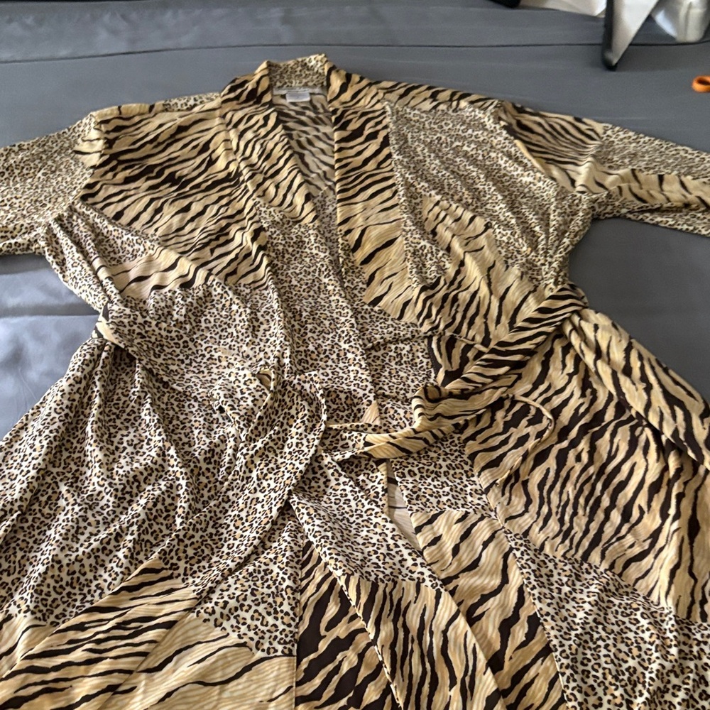 Natori Mixed Animal Print Robe - Cream and Black